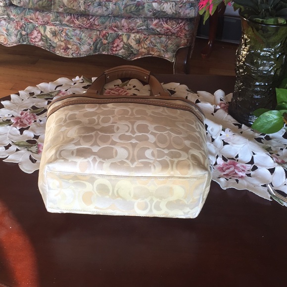 Coach - Picture 5 of 7